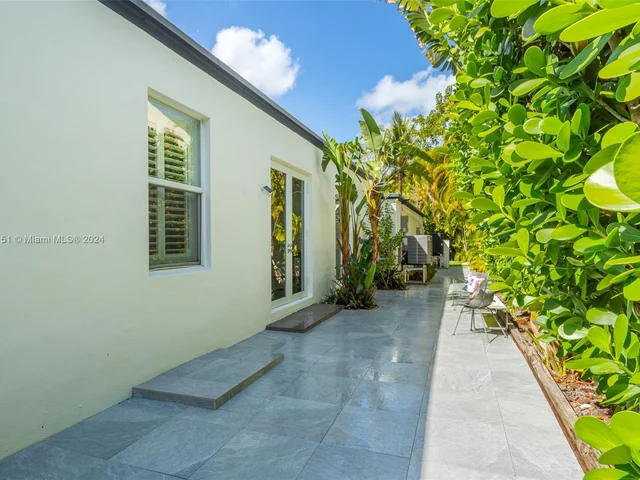 255 W Rivo Alto Dr, Miami Beach FL 33139