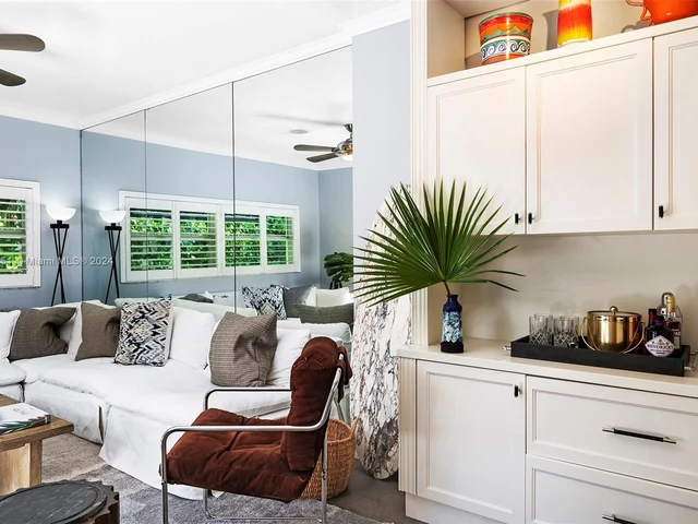 255 W Rivo Alto Dr, Miami Beach FL 33139