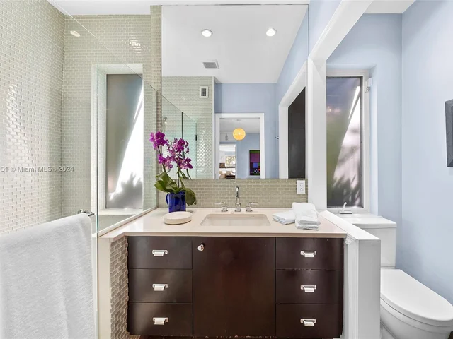 255 W Rivo Alto Dr, Miami Beach FL 33139