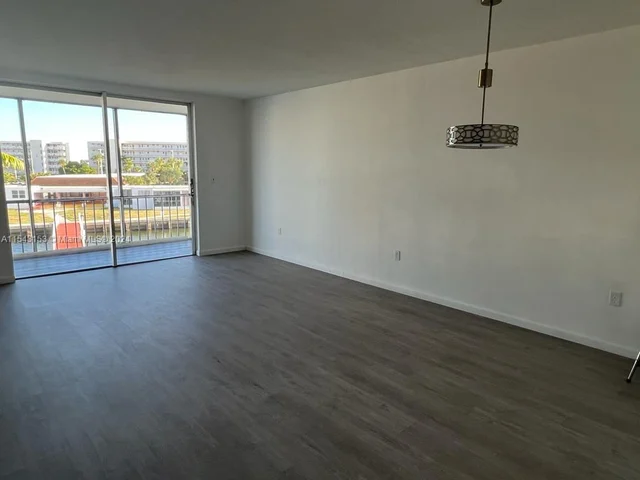 2859 Leonard Dr # G304, Aventura FL 33160