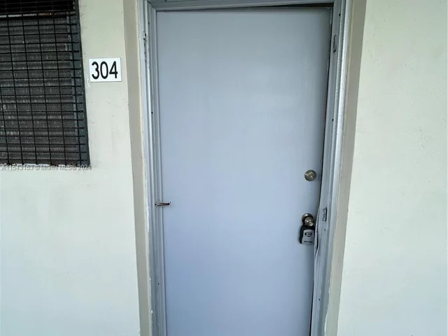 2859 Leonard Dr # G304, Aventura FL 33160