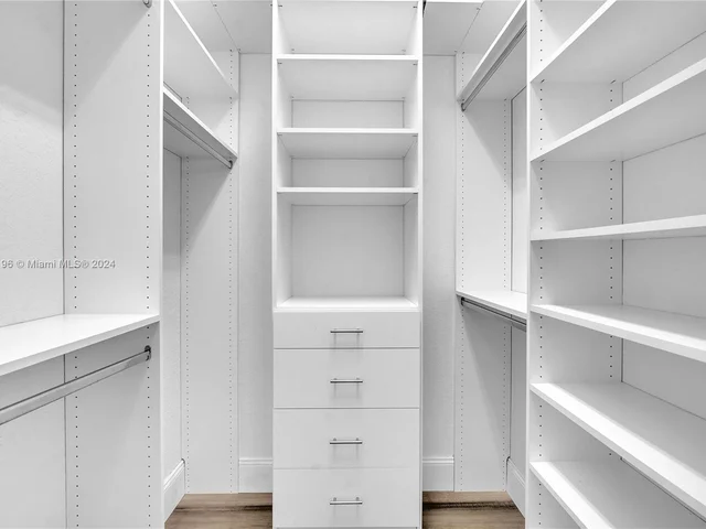 1719 Harbor View Cir, Weston FL 33327