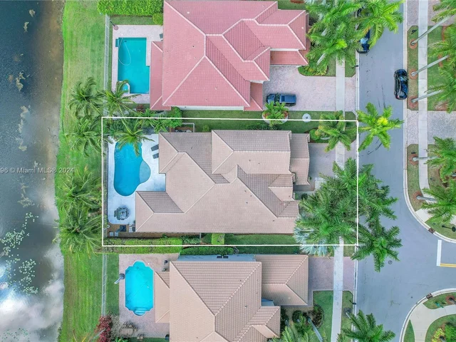 1719 Harbor View Cir, Weston FL 33327