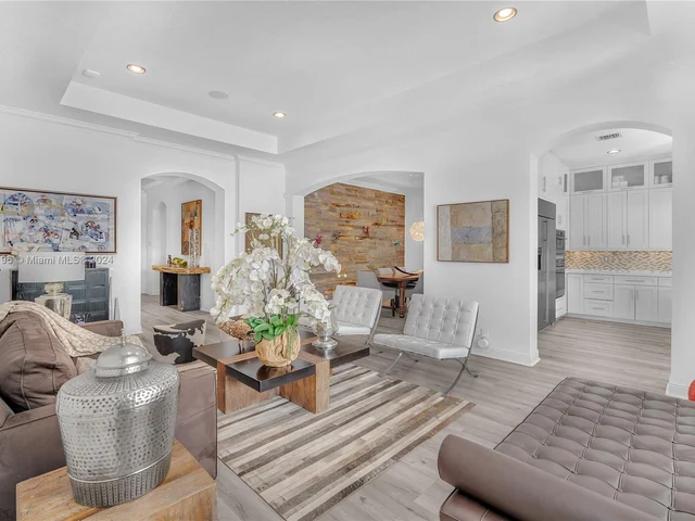 1719 Harbor View Cir, Weston FL 33327