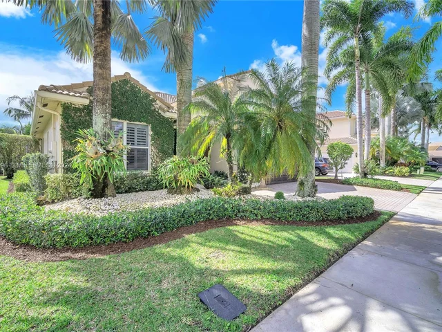 1719 Harbor View Cir, Weston FL 33327