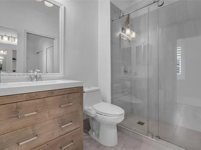 1719 Harbor View Cir, Weston FL 33327