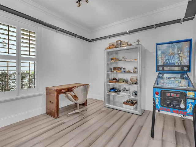 1719 Harbor View Cir, Weston FL 33327