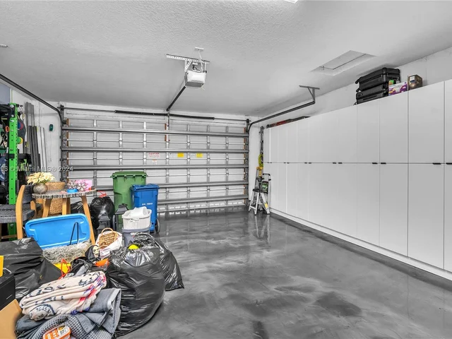 1719 Harbor View Cir, Weston FL 33327