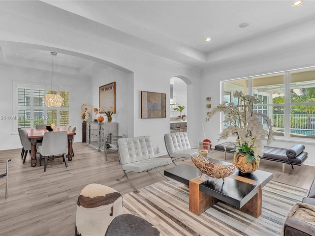 1719 Harbor View Cir, Weston FL 33327