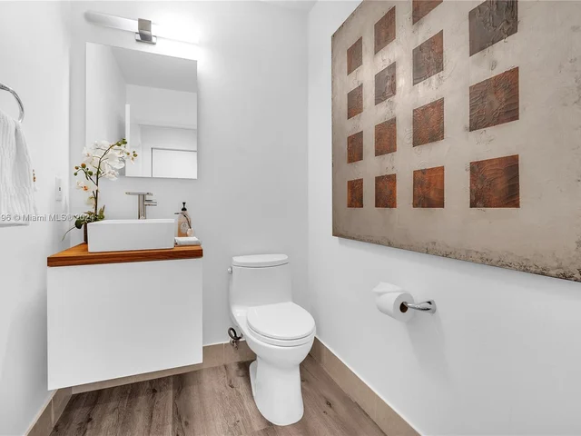 1719 Harbor View Cir, Weston FL 33327