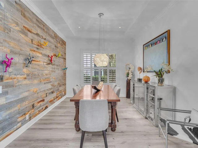 1719 Harbor View Cir, Weston FL 33327