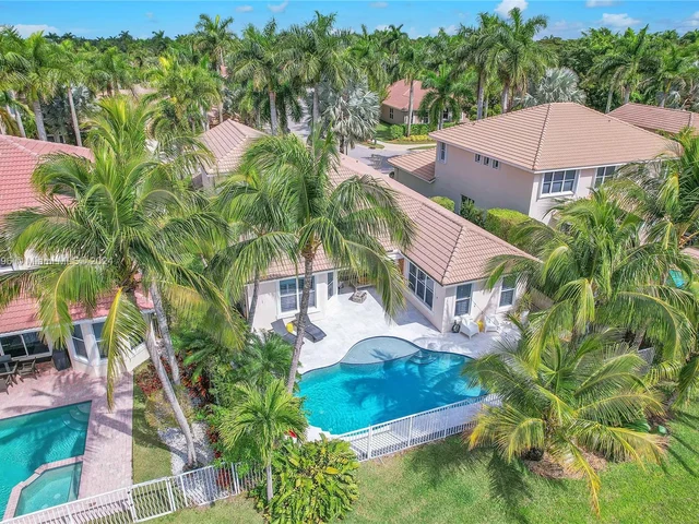 1719 Harbor View Cir, Weston FL 33327