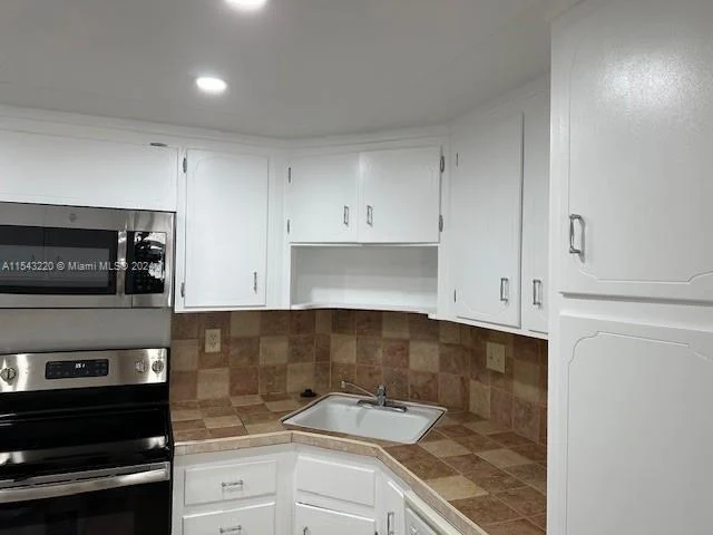 4010 Galt Ocean Dr # 716, Fort Lauderdale FL 33308