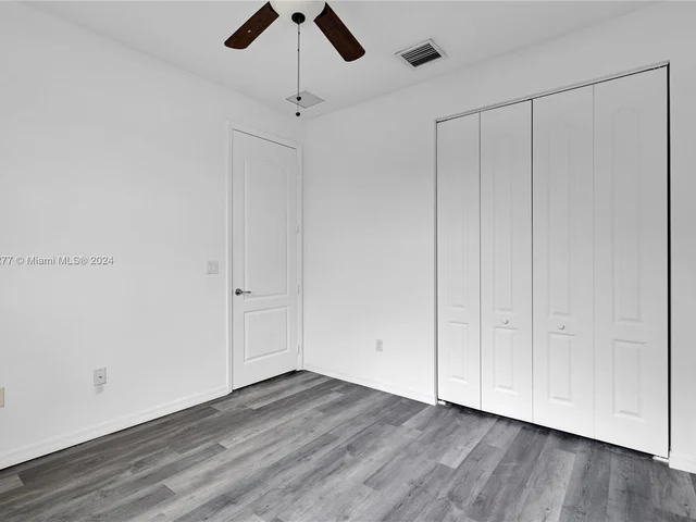 5221 SW 78th Ter, Davie FL 33328