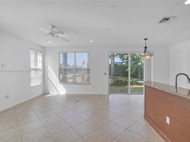 5221 SW 78th Ter, Davie FL 33328