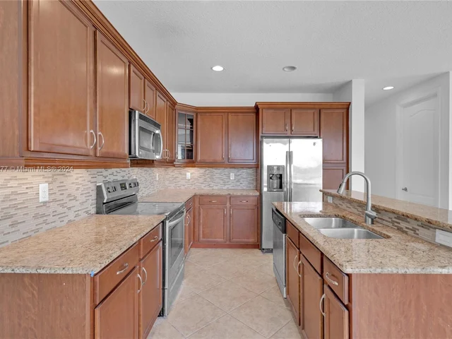 5221 SW 78th Ter, Davie FL 33328