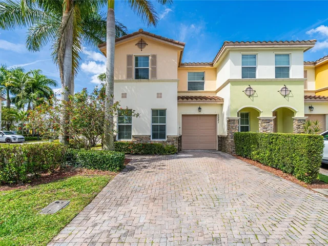 5221 SW 78th Ter, Davie FL 33328