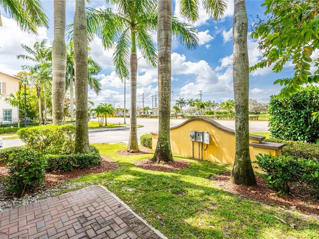 5221 SW 78th Ter, Davie FL 33328