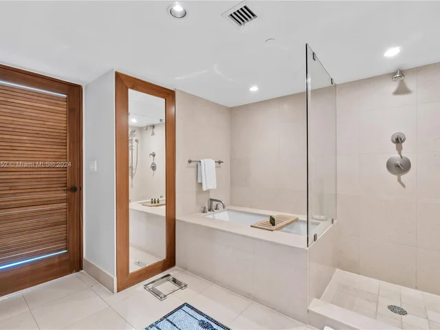 6801 Collins Ave # 1002, Miami Beach FL 33141