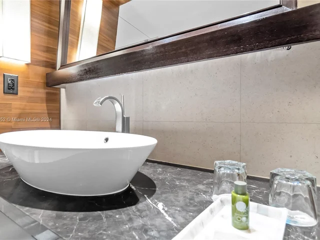 6801 Collins Ave # 1002, Miami Beach FL 33141