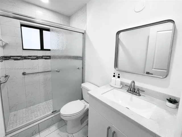 494 W 41st Pl, Hialeah FL 33012