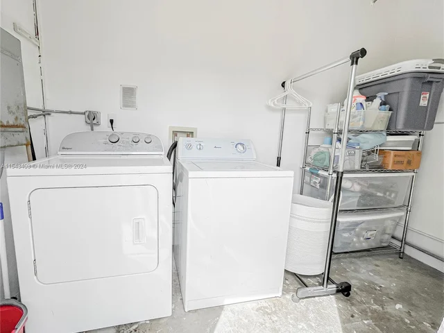 494 W 41st Pl, Hialeah FL 33012