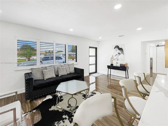 494 W 41st Pl, Hialeah FL 33012