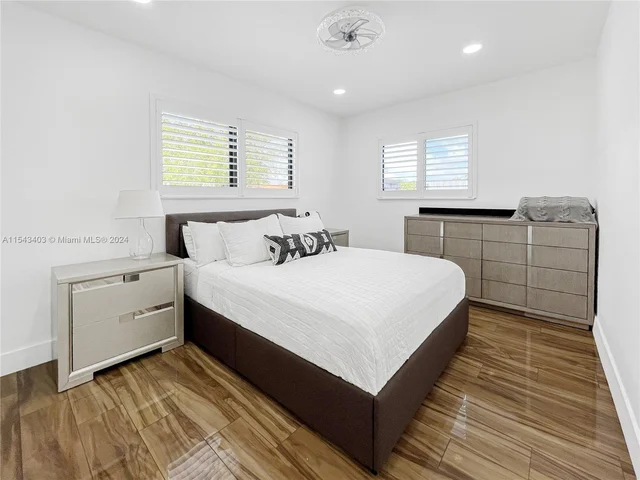 494 W 41st Pl, Hialeah FL 33012