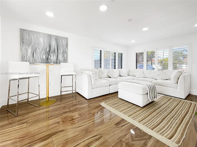 494 W 41st Pl, Hialeah FL 33012