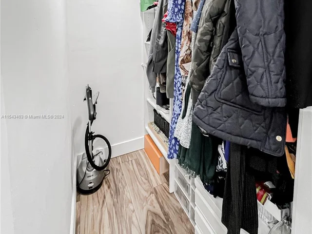 494 W 41st Pl, Hialeah FL 33012