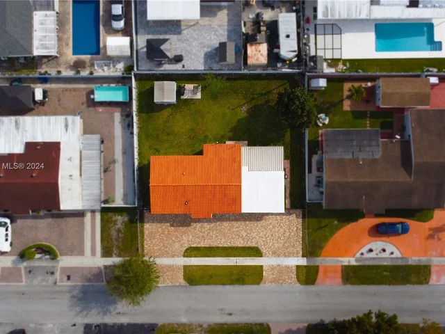 494 W 41st Pl, Hialeah FL 33012