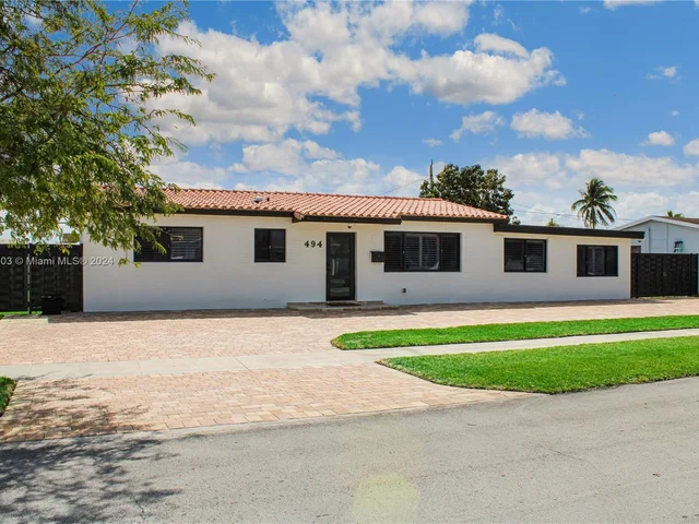 494 W 41st Pl, Hialeah FL 33012