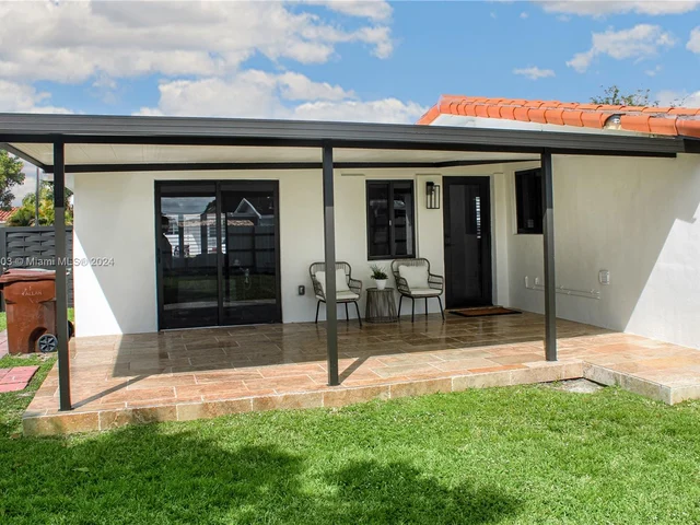 494 W 41st Pl, Hialeah FL 33012