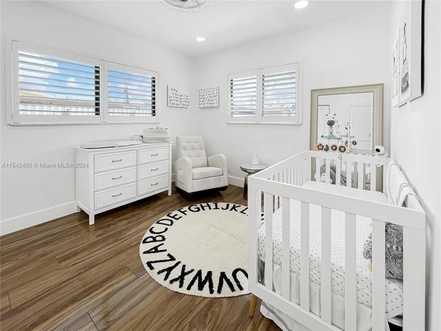 494 W 41st Pl, Hialeah FL 33012