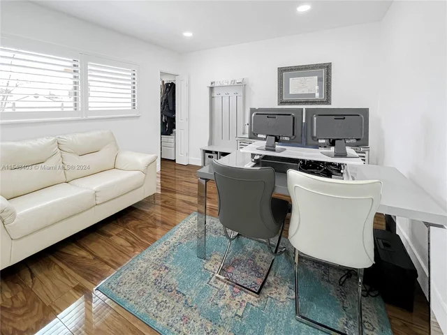 494 W 41st Pl, Hialeah FL 33012