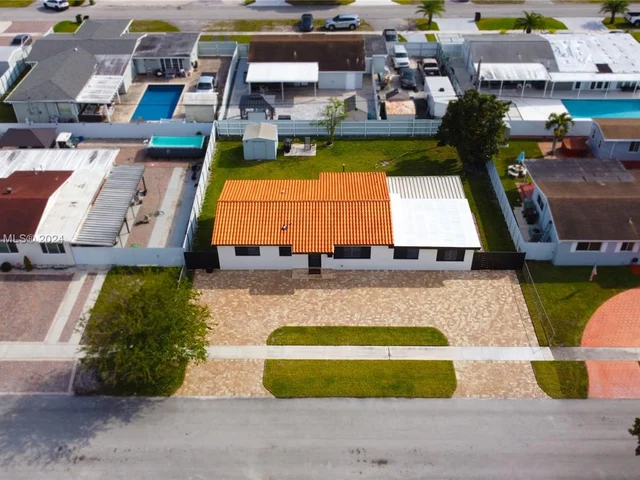 494 W 41st Pl, Hialeah FL 33012