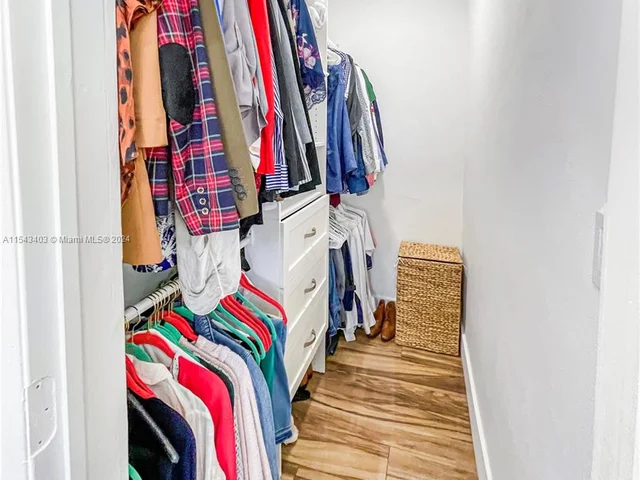 494 W 41st Pl, Hialeah FL 33012