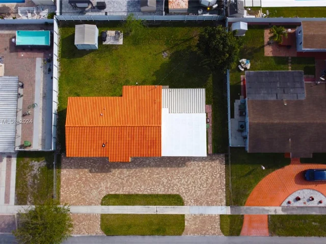 494 W 41st Pl, Hialeah FL 33012