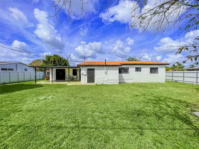 494 W 41st Pl, Hialeah FL 33012