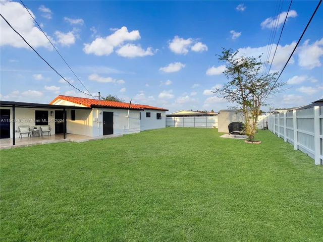 494 W 41st Pl, Hialeah FL 33012