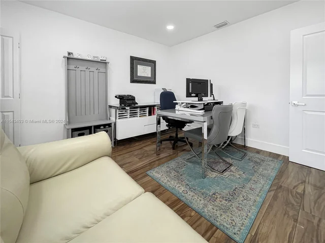 494 W 41st Pl, Hialeah FL 33012