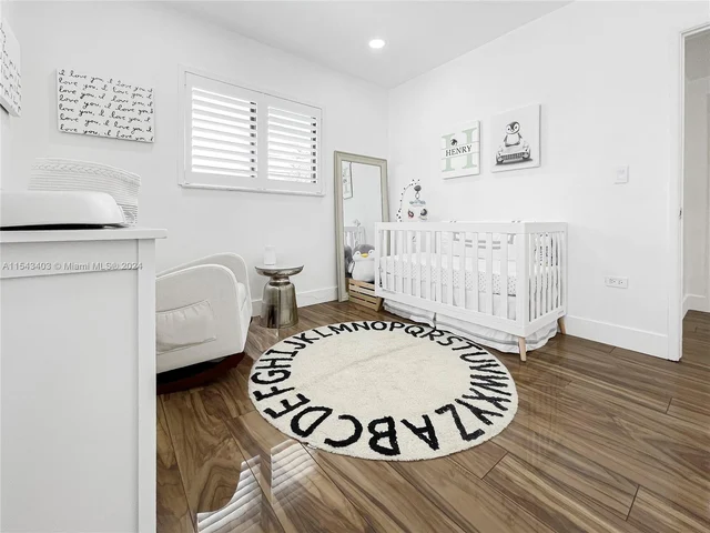 494 W 41st Pl, Hialeah FL 33012