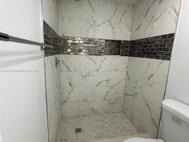 1021 Mockingbird Ln # 403, Plantation FL 33324