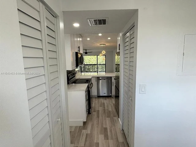 1021 Mockingbird Ln # 403, Plantation FL 33324