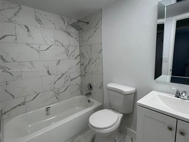 1021 Mockingbird Ln # 403, Plantation FL 33324