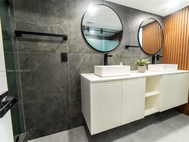 19920 NE 21st Ave, Miami FL 33179