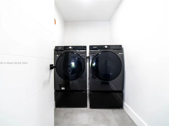 19920 NE 21st Ave, Miami FL 33179