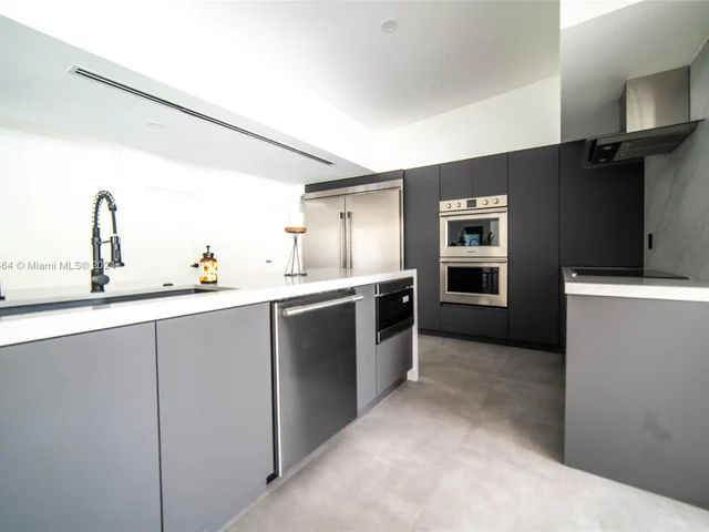 19920 NE 21st Ave, Miami FL 33179