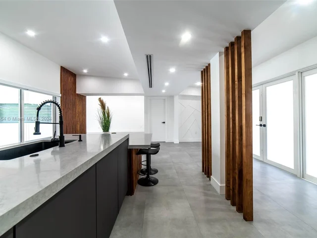 19920 NE 21st Ave, Miami FL 33179