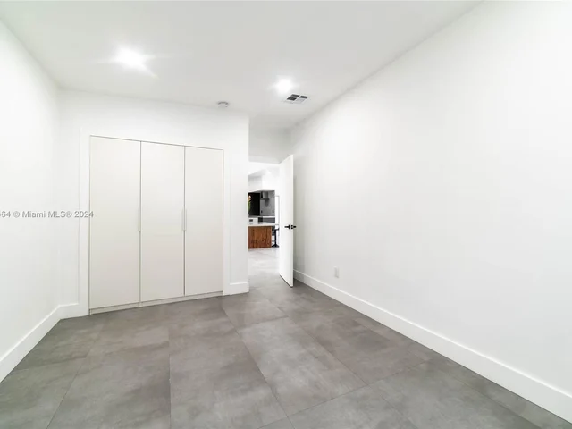 19920 NE 21st Ave, Miami FL 33179